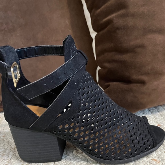 Women’s Quipid black bootie - Picture 5 of 6